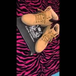 Cape Robbin Like new !